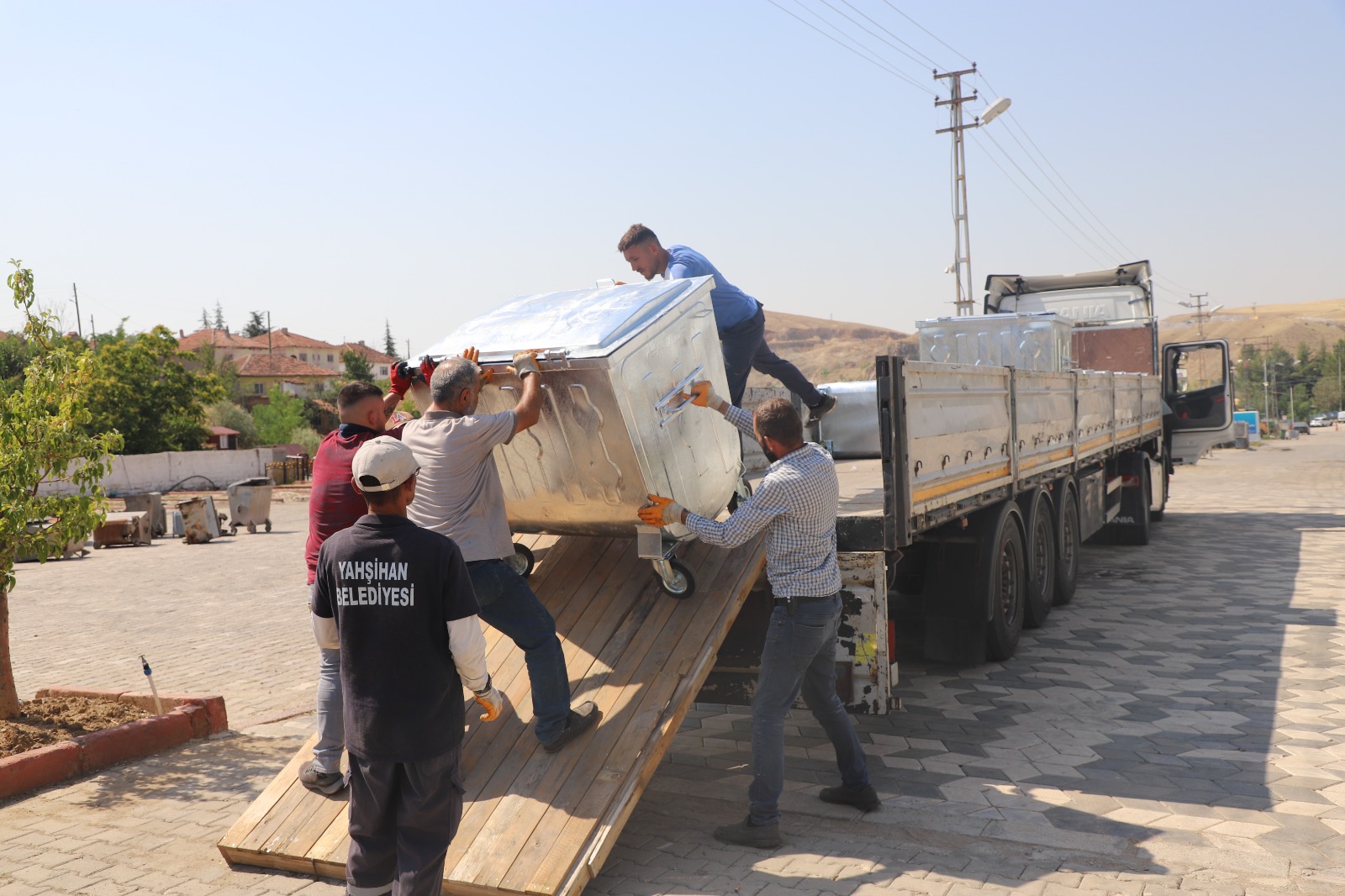 YENİ ÇÖP KONTEYNERLERİMİZ YERLERİNİ ALMAYA HAZIR